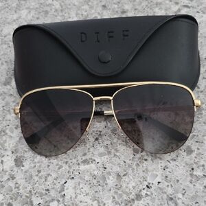Diff Eyewear Gold and Black Aviator Sunglasses